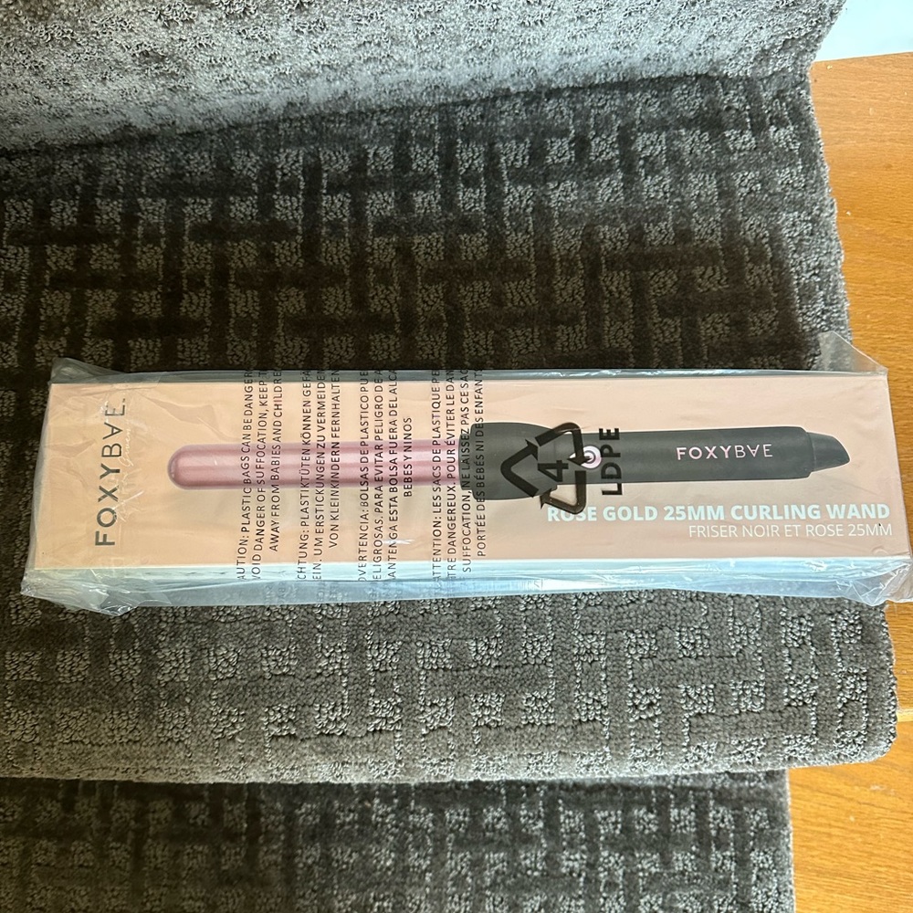 FOXYBAE® 25mm Black Curling Wand with Rose Gold Colored Barrel